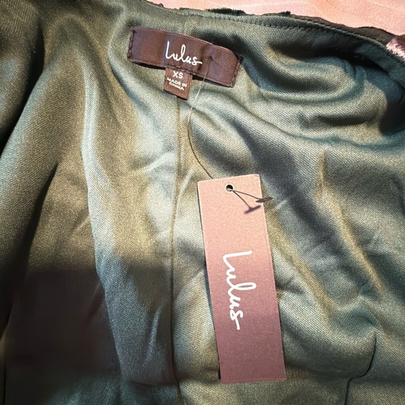 Lulu's Chic Status Emerald Green Floral Velvet Burnout Wrap Midi Dress Size XS - Picture 6 of 9